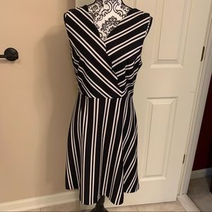 EUC Elle black and cream sleeveless dress